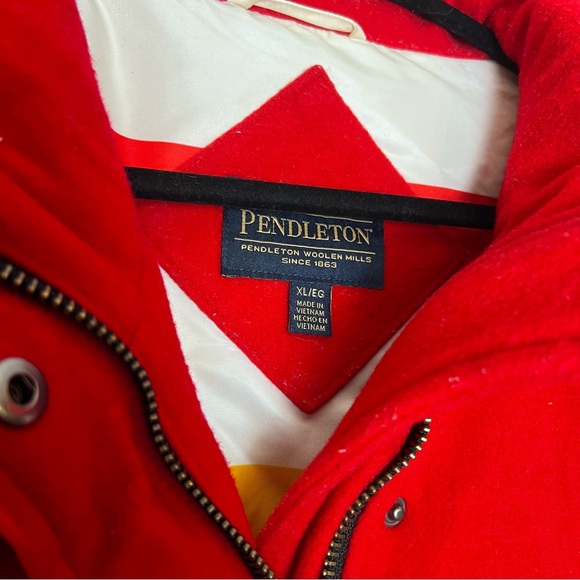 Pendleton XL Red Wool Coat with Colorful Stripe Lining - Picture 2 of 12